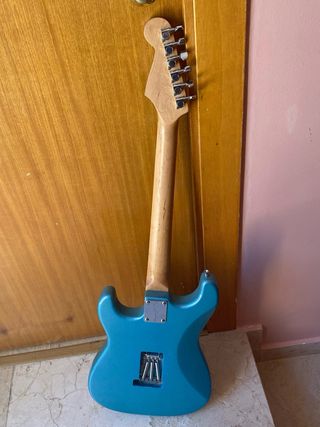 Guitarra Squier Stratocaster Azul mejorada