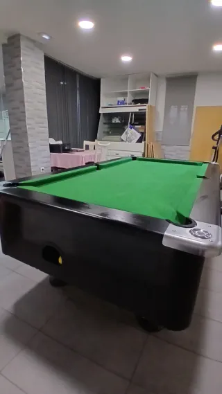 Mesa de billar verde
