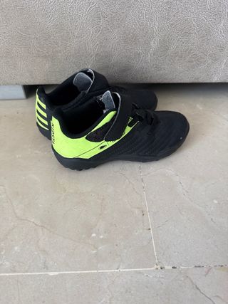 Botas de fútbol para niño