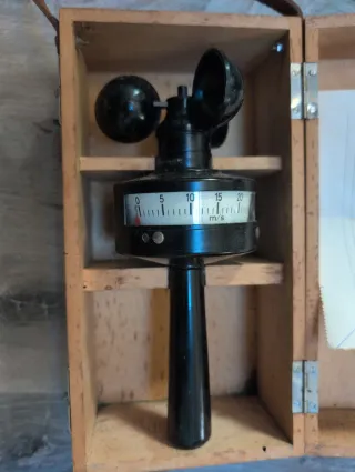 Anemómetro y 3 Transmisores Navales Antiguos