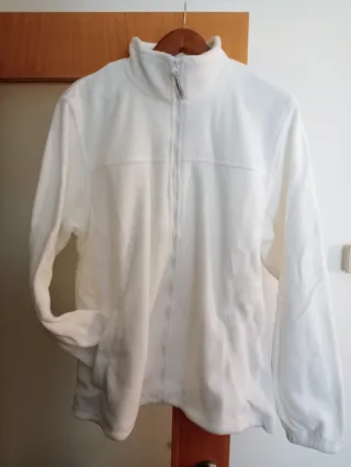 Chaqueta polar blanca