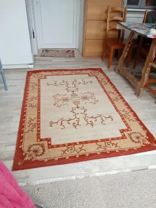 Alfombra Beige y Roja