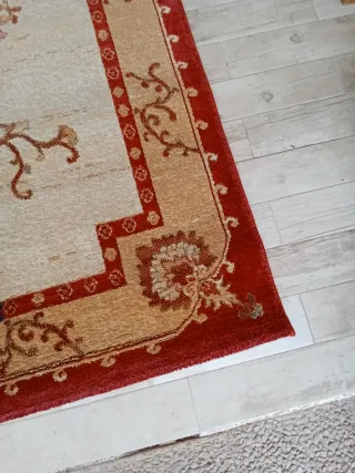 Alfombra Beige y Roja