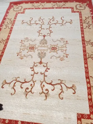 Alfombra Beige y Roja