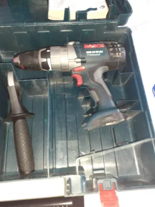 Taladro Bosch + Cargador + 2 Baterías