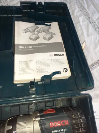 Taladro Bosch + Cargador + 2 Baterías