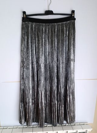 Falda plateada plisada talla L