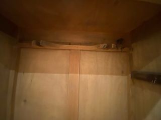 Mueble escobero antiguo de madera pintado en beige