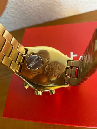 Reloj Swatch Dorado