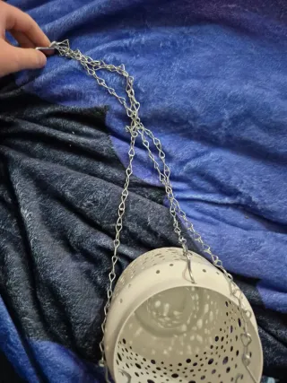 Candelabro colgante de metal y cristal