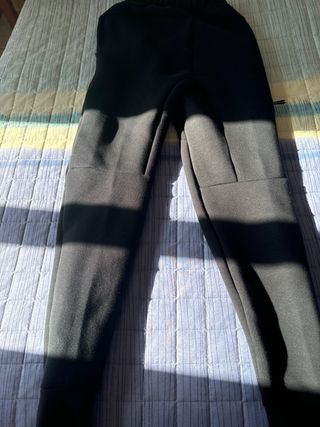 Pantalón Nike Negro Tech  Fleece. Unisex perfecto