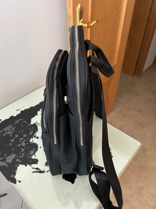 Mochila Parfois Negra con Llavero Corazón Rojo