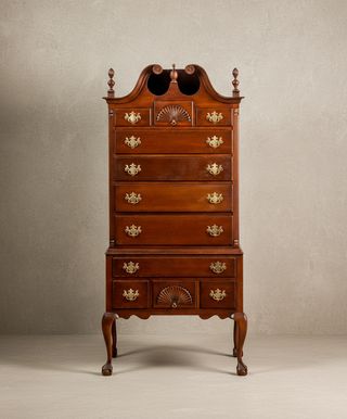 Highboy de caoba estilo Reina Ana