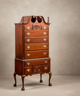 Highboy de caoba estilo Reina Ana