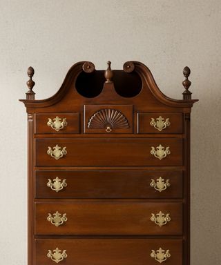 Highboy de caoba estilo Reina Ana