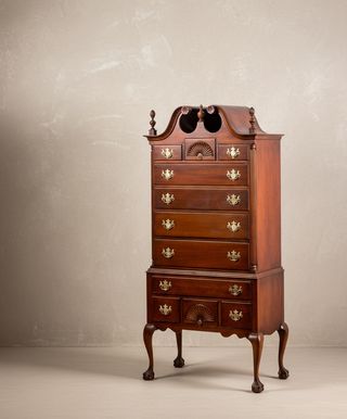 Highboy de caoba estilo Reina Ana