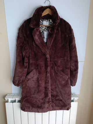 Elegante abrigo pelo burdeos talla L