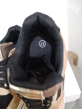 Scarpe con zeppa interna N.37