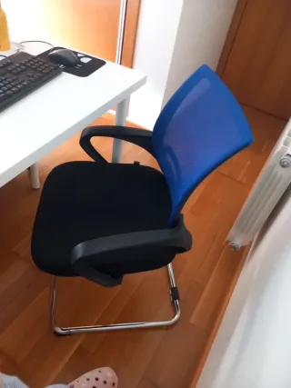 Silla de escritorio azul y negra