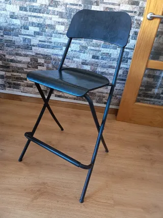 Taburete alto plegable negro