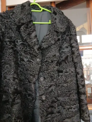 Abrigo de pelo negro mujer