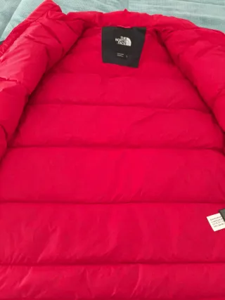 Chaqueta The North Face Negra y Roja, tM, nueva