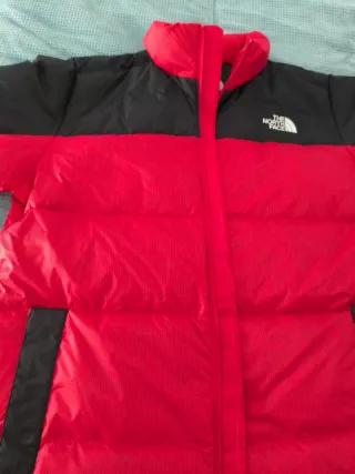 Chaqueta The North Face Negra y Roja, tM, nueva