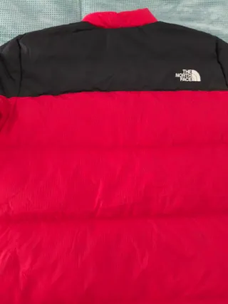 Chaqueta The North Face Negra y Roja, tM, nueva