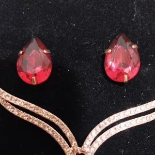 Conjunto collar y pendientes fiesta color  rubí