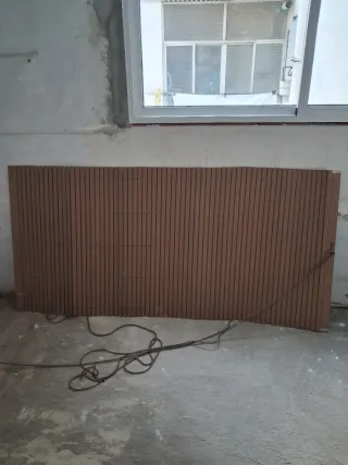 Dos Persianas enrollables rojas