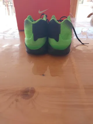 Zapatilla Nike GT Jump Negra y Verde