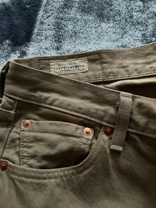 Pantalón Levi's 501 Marrón (British Khaki) nuevo.