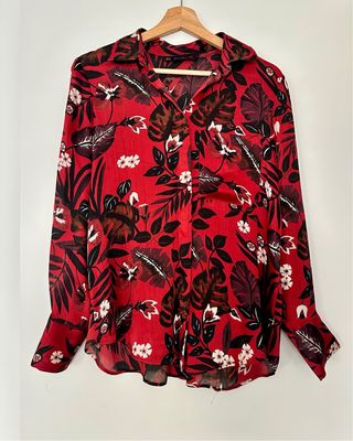 Lote 3 blusas estampadas  y beige bordada de Zara