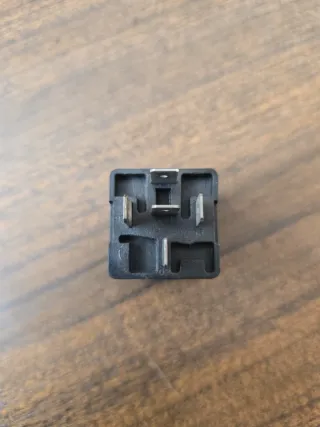 Relé  recambio 4671001 usado