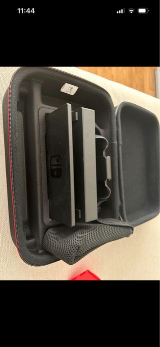 Nintendo Switch+  Funda Negra + juegos