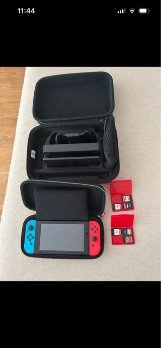 Nintendo Switch+  Funda Negra + juegos