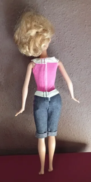 Barbie Fiat 500 con top rosa e jeans