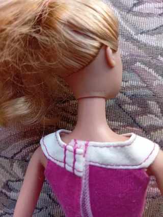 Barbie Fiat 500 con top rosa e jeans