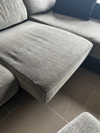 Sofá Chaise Longue Gris/Negro + Puff