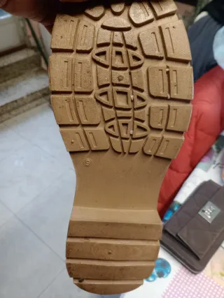 Botín ante beige con cordones.puesto una vez