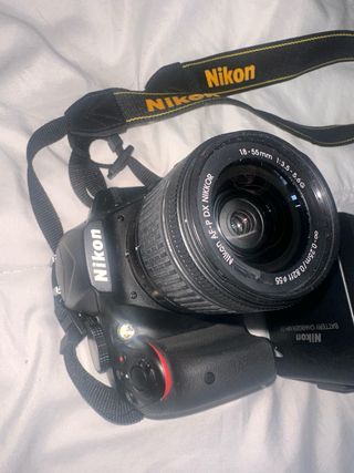 Cámara Nikon D3400 con objetivo 18-55mm