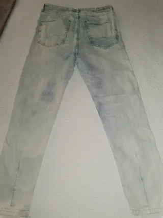 Conjunto Pantalón Vaquero y Camiseta Negra