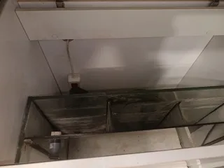 Mueble blanco con pecera 250L  se usaba para peces