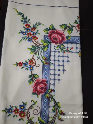 Antica Tovaglia ricamata a mano punto croce x12