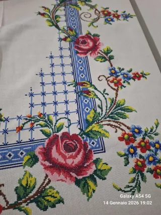 Antica Tovaglia ricamata a mano punto croce x12