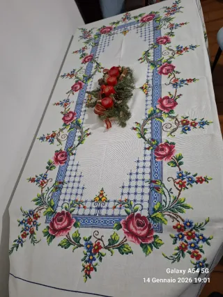 Antica Tovaglia ricamata a mano punto croce x12