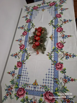 Antica Tovaglia ricamata a mano punto croce x12