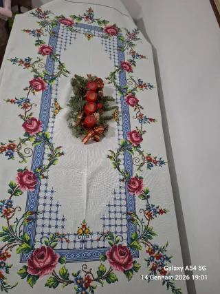 Antica Tovaglia ricamata a mano punto croce x12