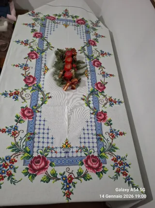 Antica Tovaglia ricamata a mano punto croce x12