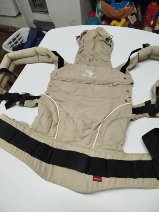 Mochila portabebés color beige